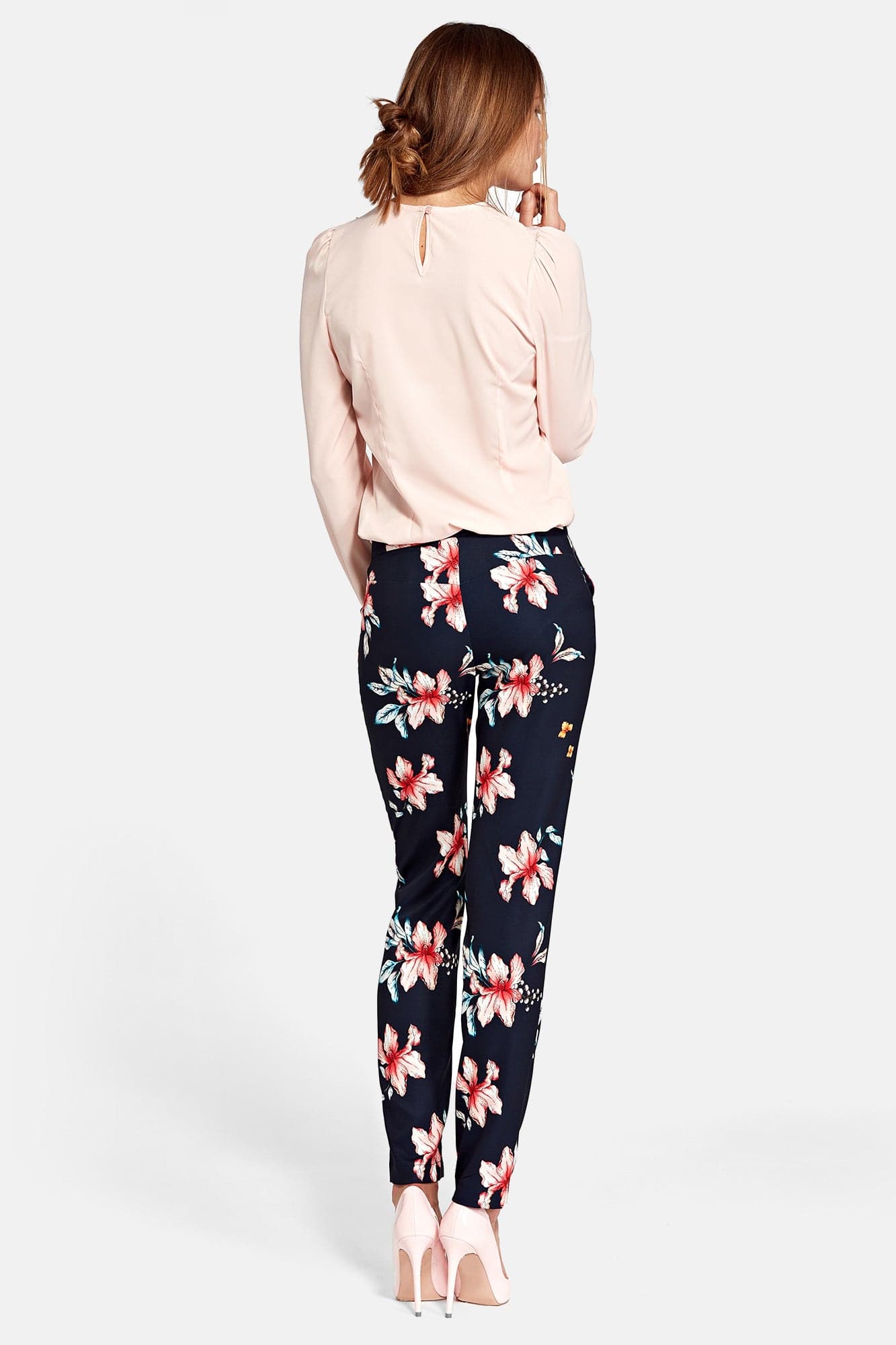 Платье из бархата с драпировкой на одно плечо